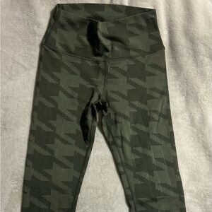 Olive green Alo Yoga leggings, long length. Print.